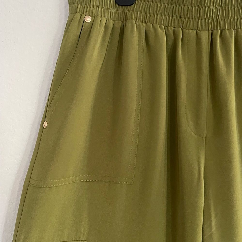 Micheal Kors - Cargo Pants Size: Large           Color: Smoky Olive - Picture 5 of 8